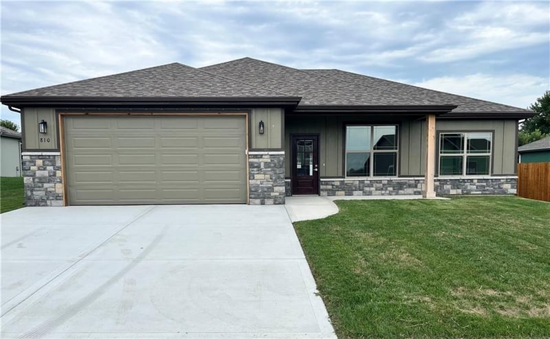 810 Timberline Dr, Cameron, MO 64429