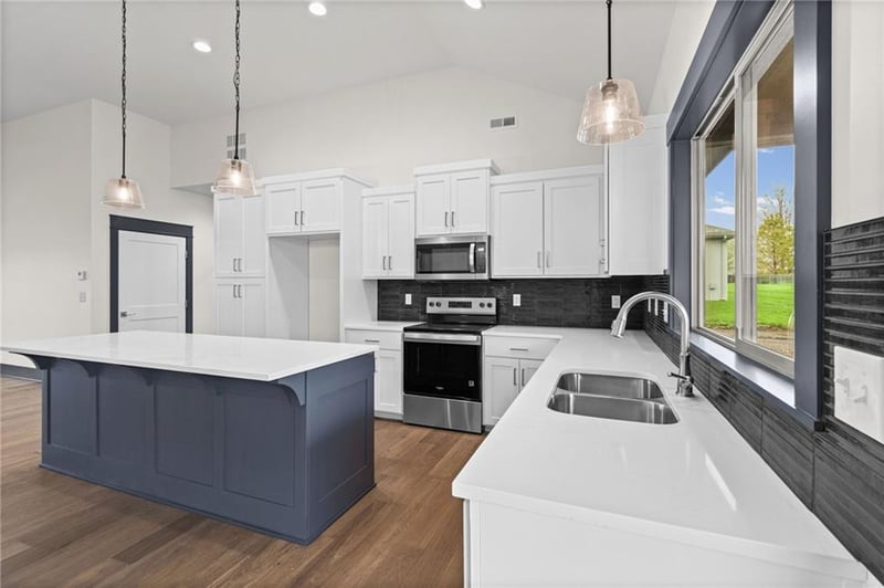 810 Timberline Dr, Cameron, MO 64429