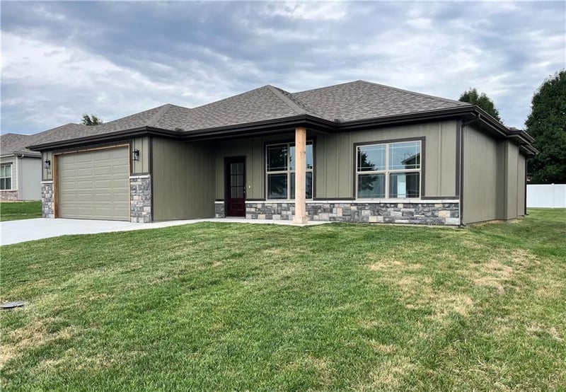 810 Timberline Dr, Cameron, MO 64429