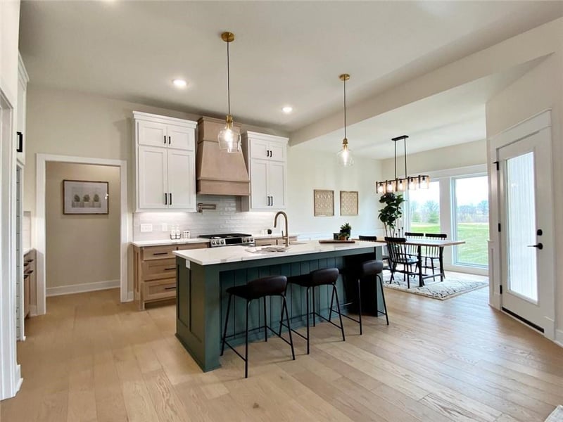 5888 Black Oak Ct, Parkville, MO 64152