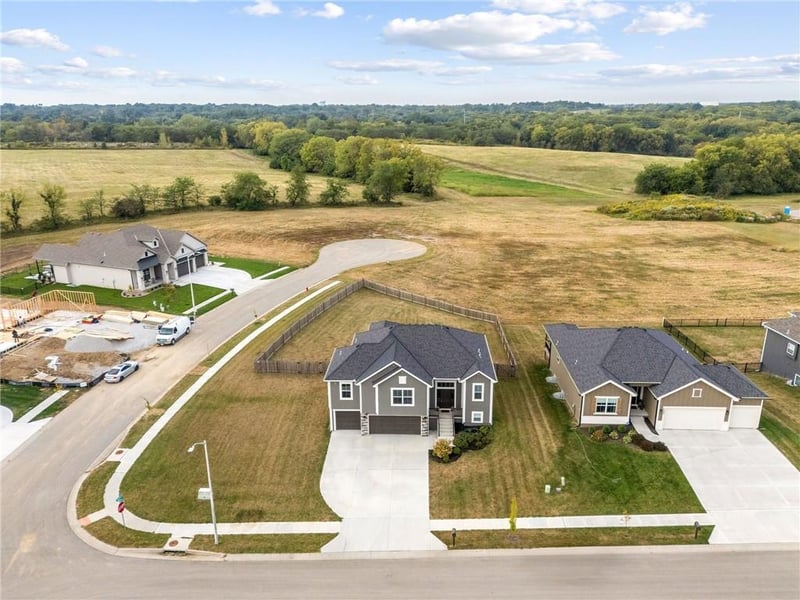 1325 122nd St, Kansas City, MO 64165