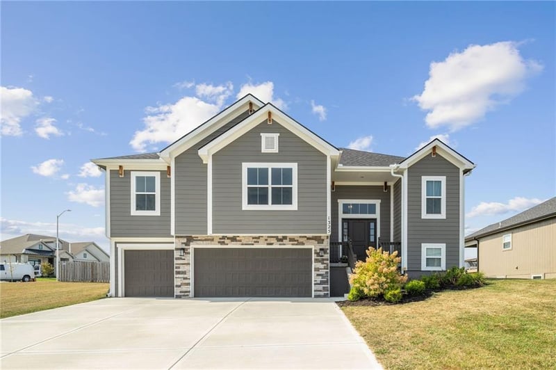 1325 122nd St, Kansas City, MO 64165