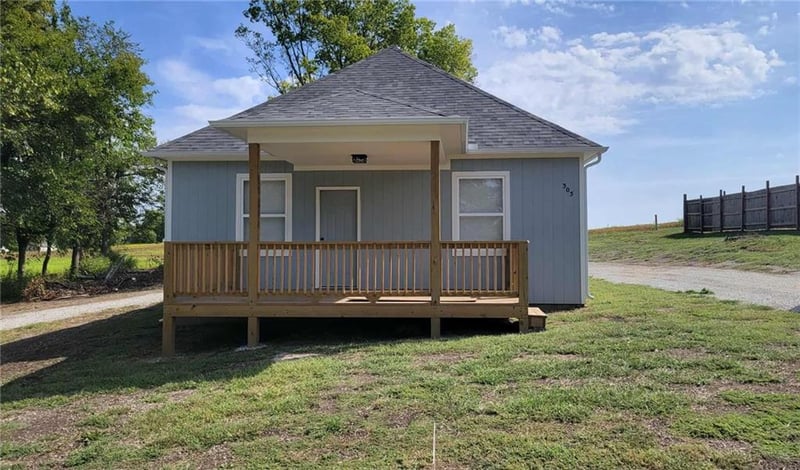 305 S Lafayette St, Mayview, MO 64071