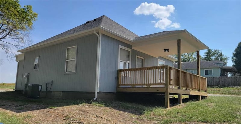 305 S Lafayette St, Mayview, MO 64071