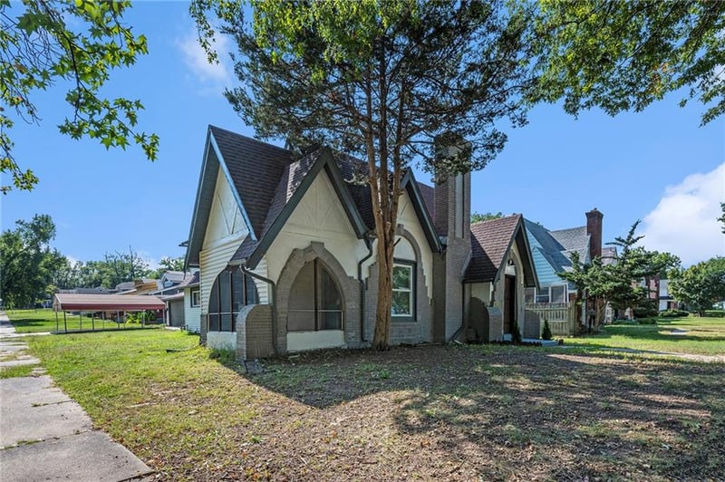 2321 Meyer Blvd, Kansas City, MO 64132