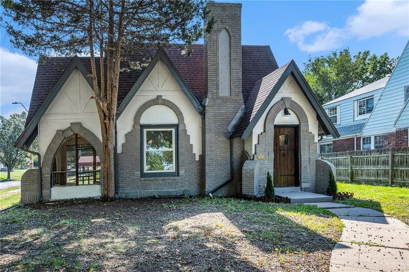 2321 Meyer Blvd, Kansas City, MO 64132