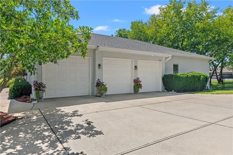 12008 Grand Ave, Kansas City, MO 64145