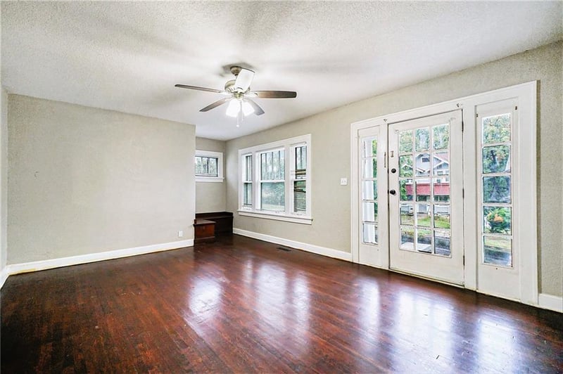 3821 59th Ter, Kansas City, MO 64130