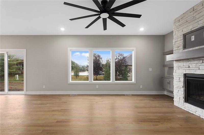 820 Partridge Ln, Blue Springs, MO 64014