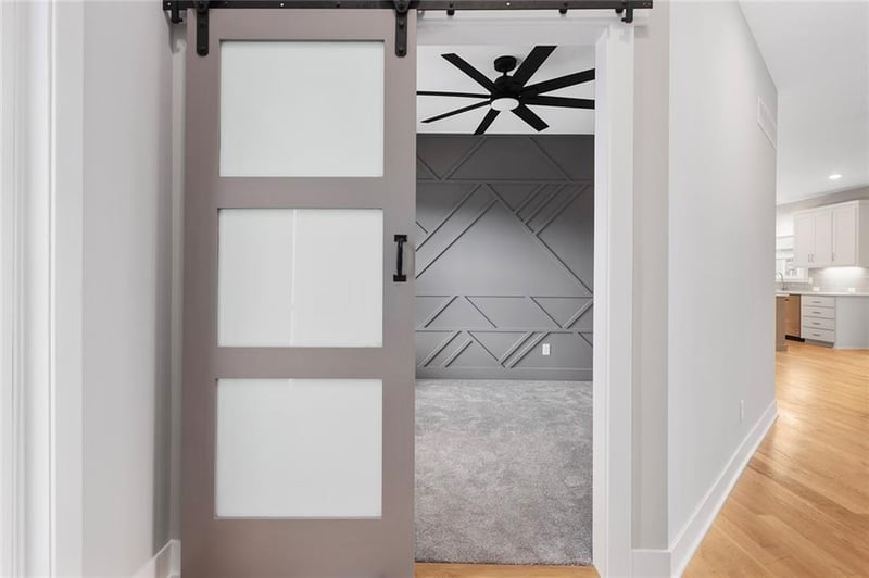 820 Partridge Ln, Blue Springs, MO 64014