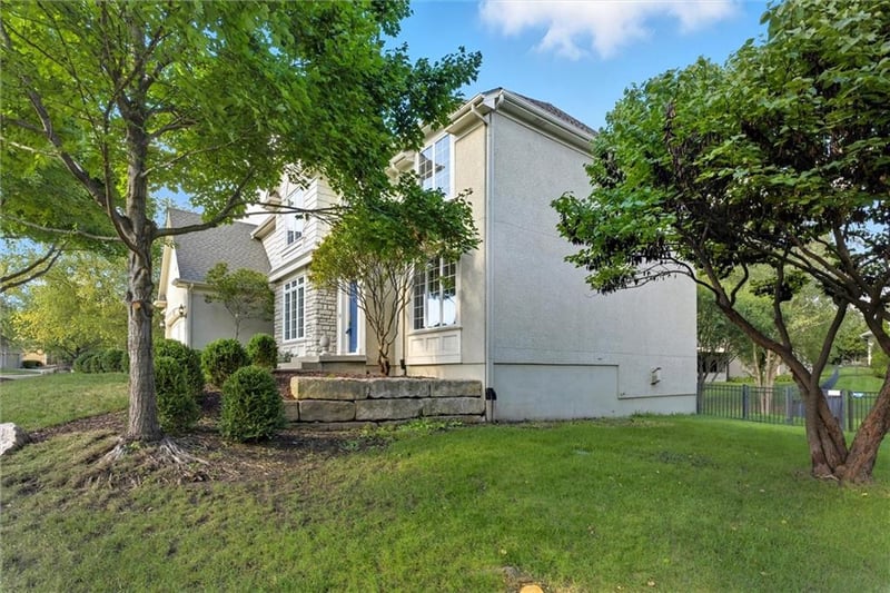 5310 166th Ter, Overland Park, KS 66085