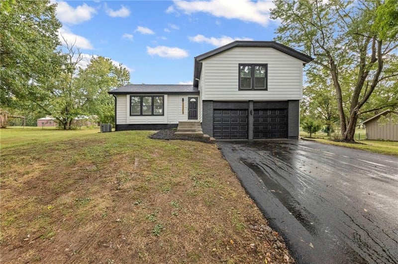 10515 W 170th Ter, Overland Park, KS 66221