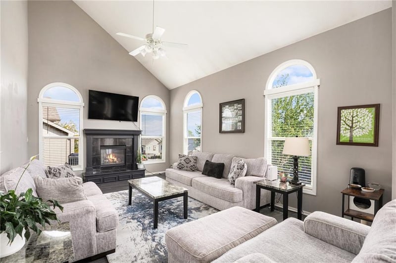 11231 Summit St, Kansas City, MO 64155