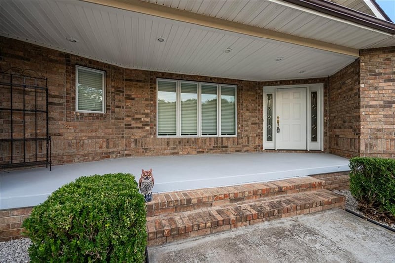 707 Quail Creek Rd, Parsons, KS 67357