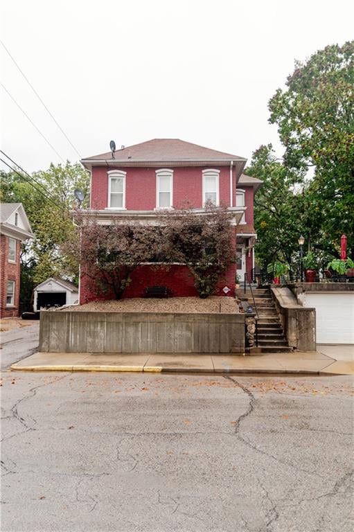 212 9th St, Atchison, KS 66002