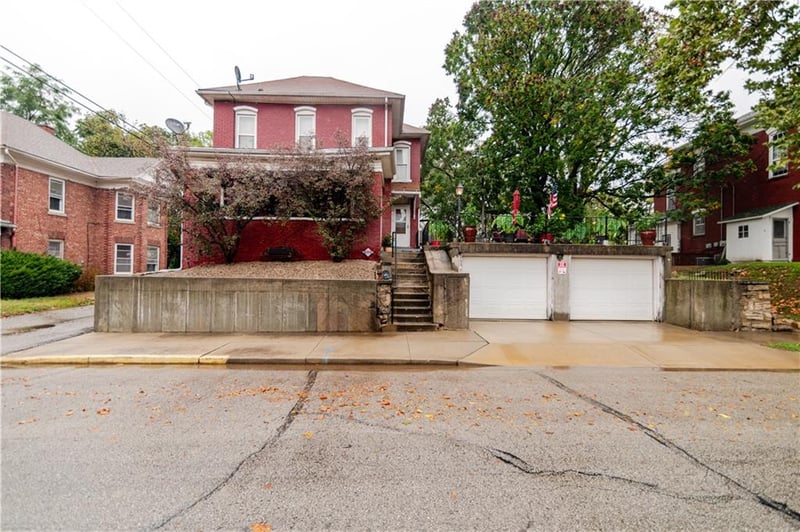 212 9th St, Atchison, KS 66002