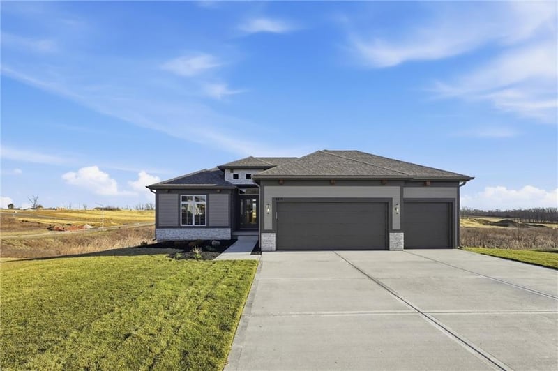 9419 Belleview Ave, Kansas City, MO 64155