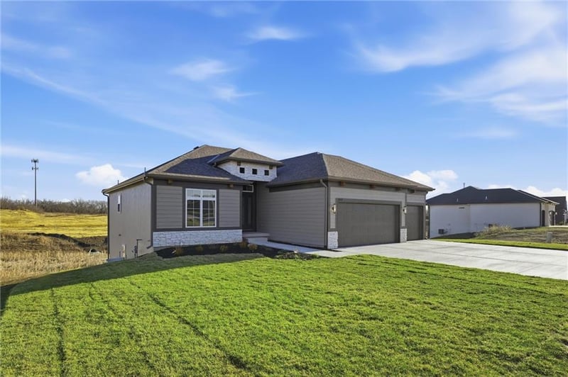 9419 Belleview Ave, Kansas City, MO 64155