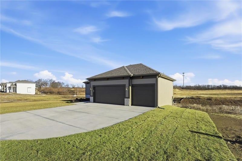 9419 Belleview Ave, Kansas City, MO 64155