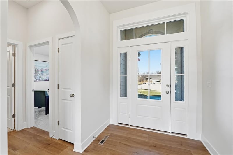 12151 Forest Ct, Kansas City, MO 64165