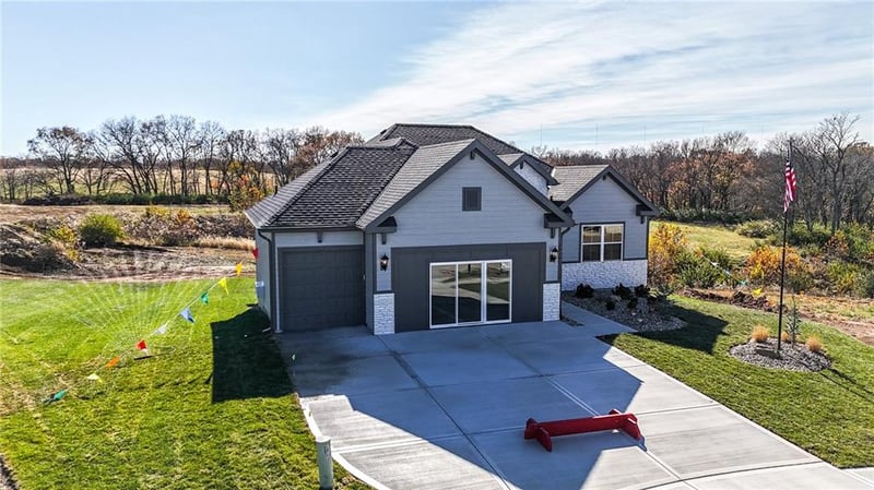 12151 Forest Ct, Kansas City, MO 64165