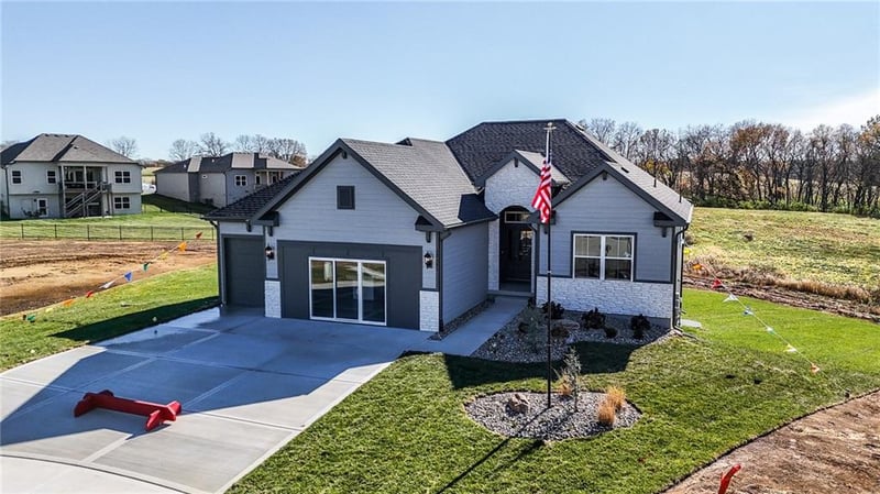 12151 Forest Ct, Kansas City, MO 64165