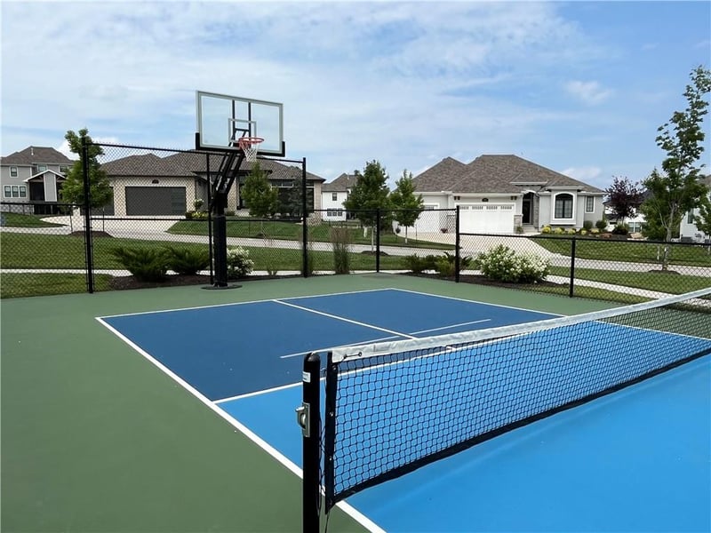 12213 W 171st St, Overland Park, KS 66221