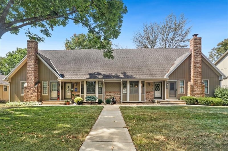 134 Robin Rd, Lee's Summit, MO 64063