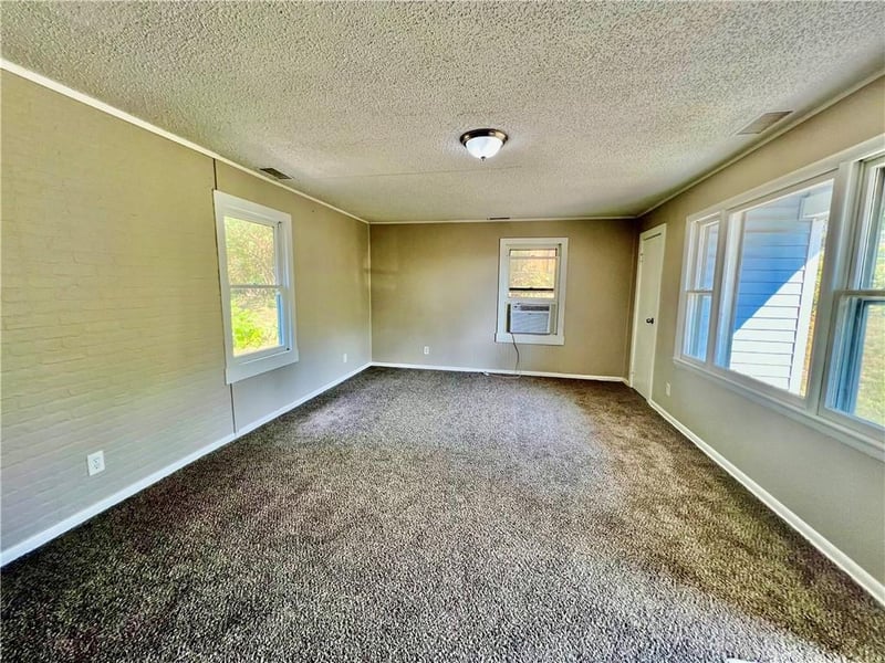 2022 NW 49th Ter, Northmoor, MO 64151