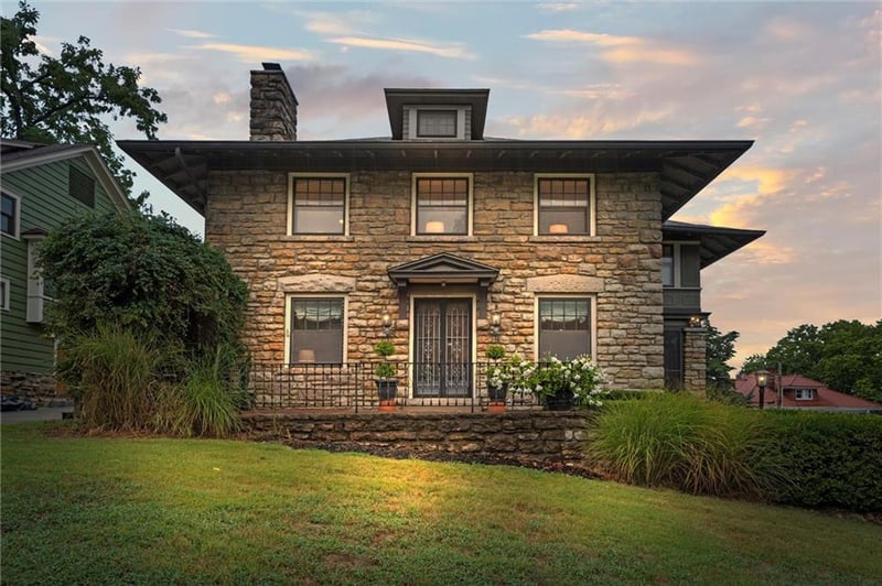 48 E 52 St, Kansas City, MO 64112