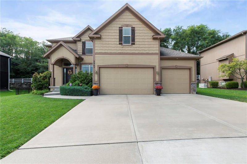 5862 S National Dr, Kansas City, MO 64152