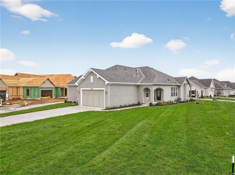 8217 Aurora St, Lenexa, KS 66220