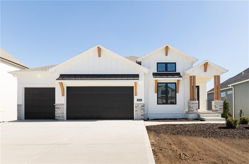 18461 Windsor St, Overland Park, KS 66085