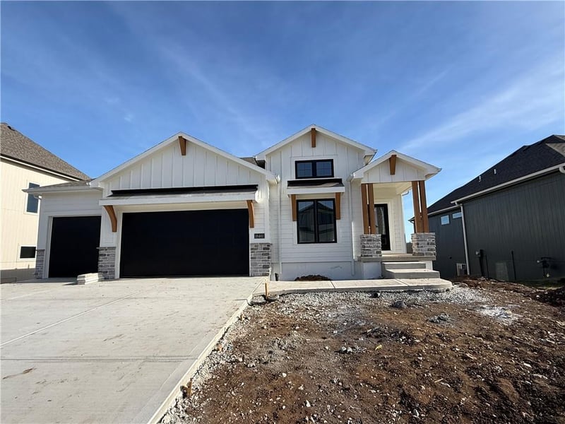 18461 Windsor St, Overland Park, KS 66085