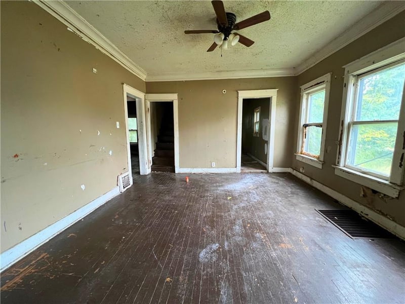 1605 E 35th St, Kansas City, MO 64109