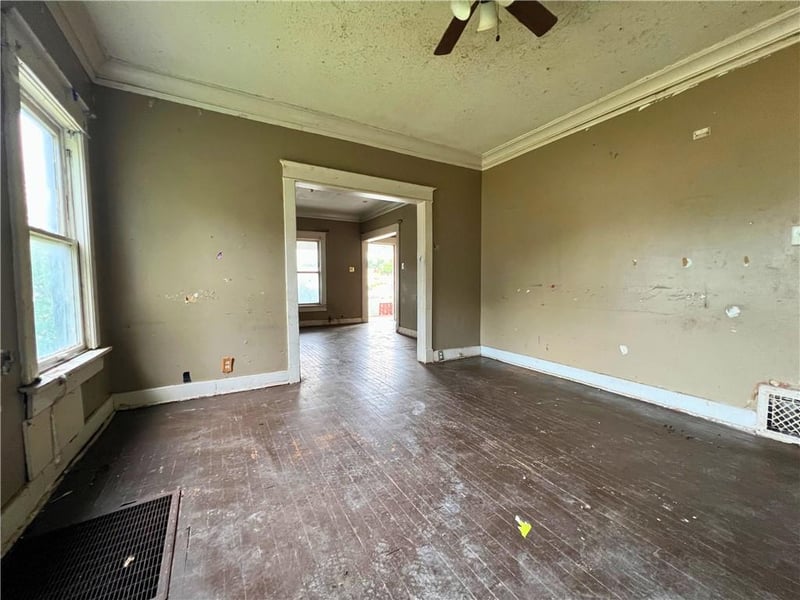 1605 E 35th St, Kansas City, MO 64109