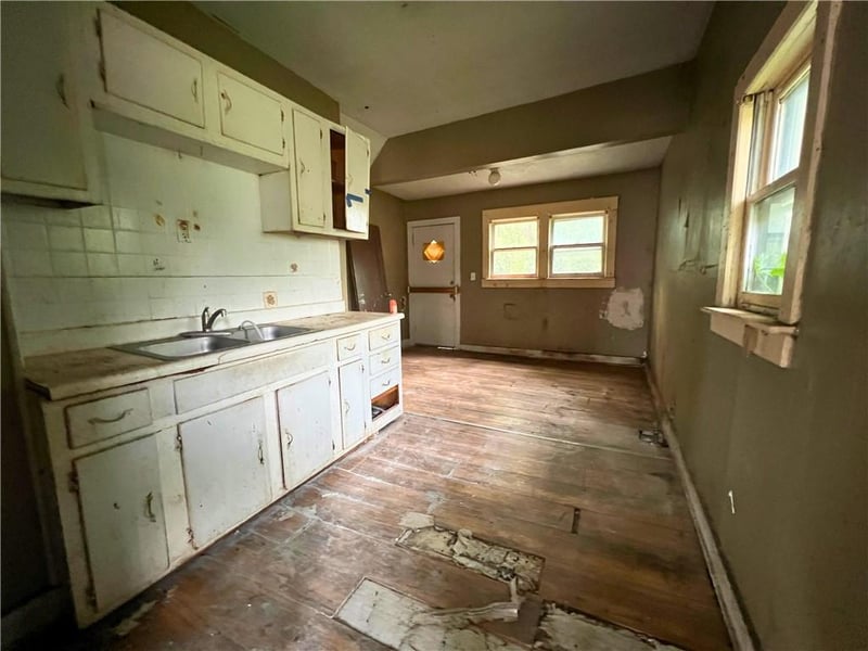 1605 E 35th St, Kansas City, MO 64109