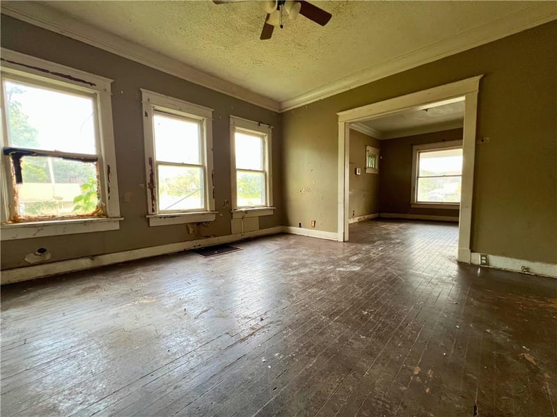 1605 E 35th St, Kansas City, MO 64109