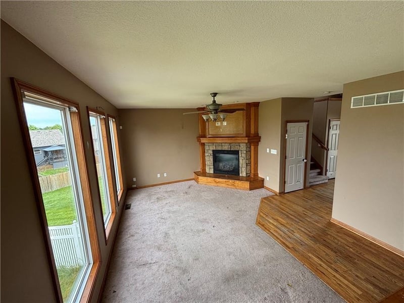 952 Maplewood Ct, Grain Valley, MO 64029