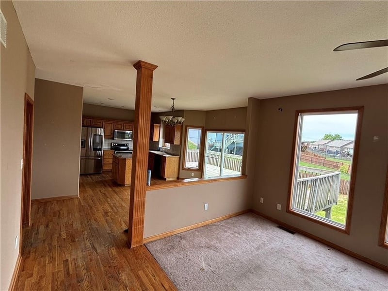 952 Maplewood Ct, Grain Valley, MO 64029