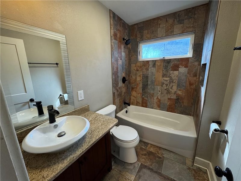 3816 Flora Ave, Kansas City, MO 64133