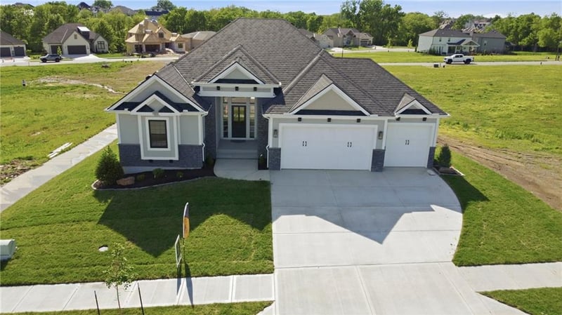 8734 Farley Ave, Kansas City, MO 64157