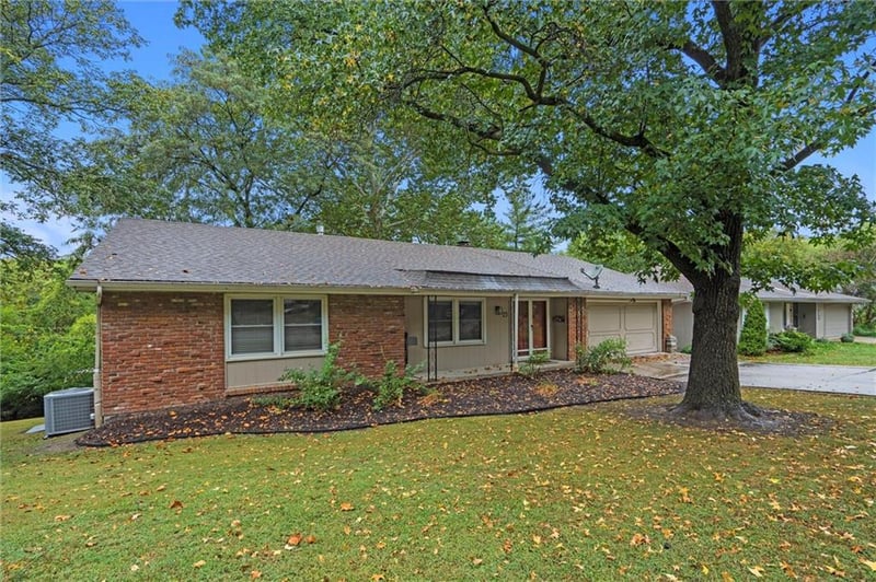 25 92nd Ter, Kansas City, MO 64114