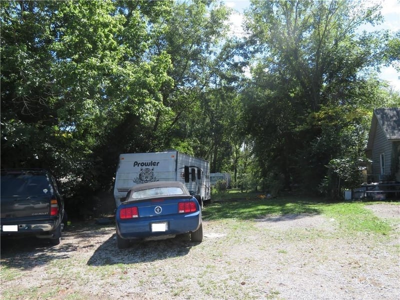 137 Pacific Ave, Osawatomie, KS 66064
