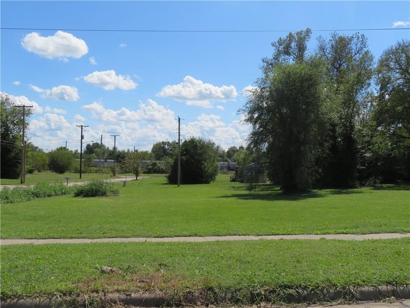 901 Chestnut Ave, Osawatomie, KS 66064