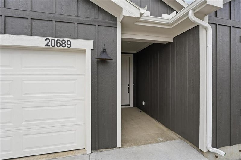 20689 Skyview Ln, Spring Hill, KS 66083
