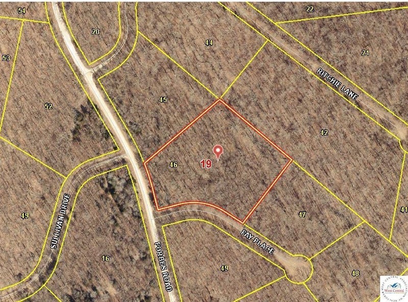 Fay Pl, Edwards, MO 65326