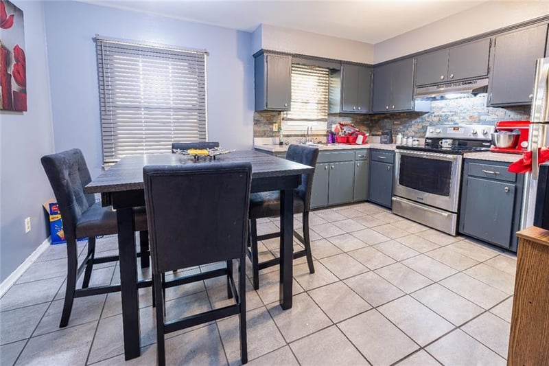 11148 Spring Valley Rd, Kansas City, MO 64134