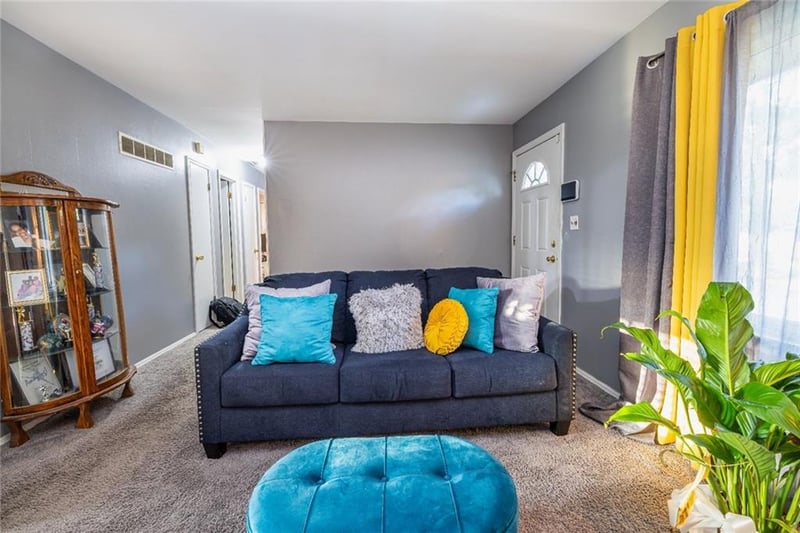 11148 Spring Valley Rd, Kansas City, MO 64134