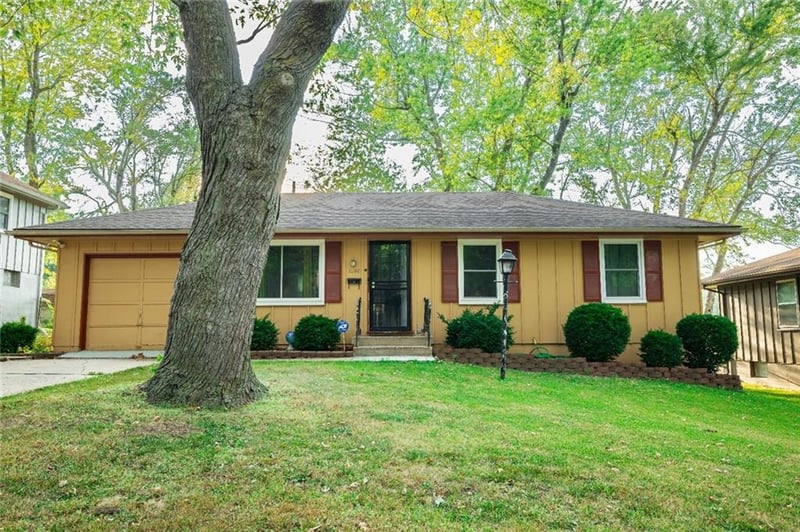 11148 Spring Valley Rd, Kansas City, MO 64134